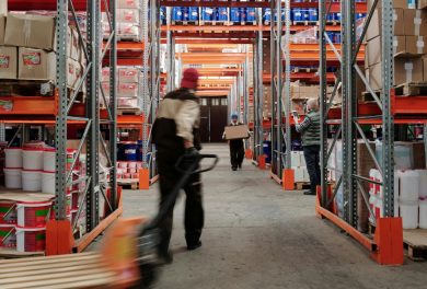 almacenar productos pesados en racks