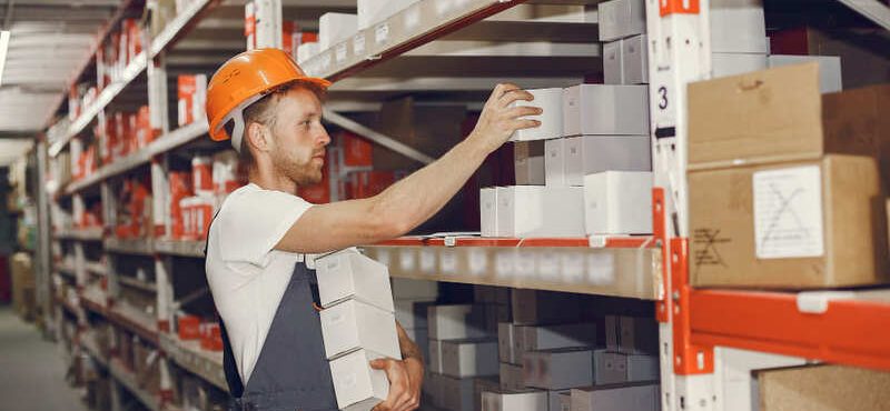 Estantería semipesada para distribuidoras de repuestos automotrices